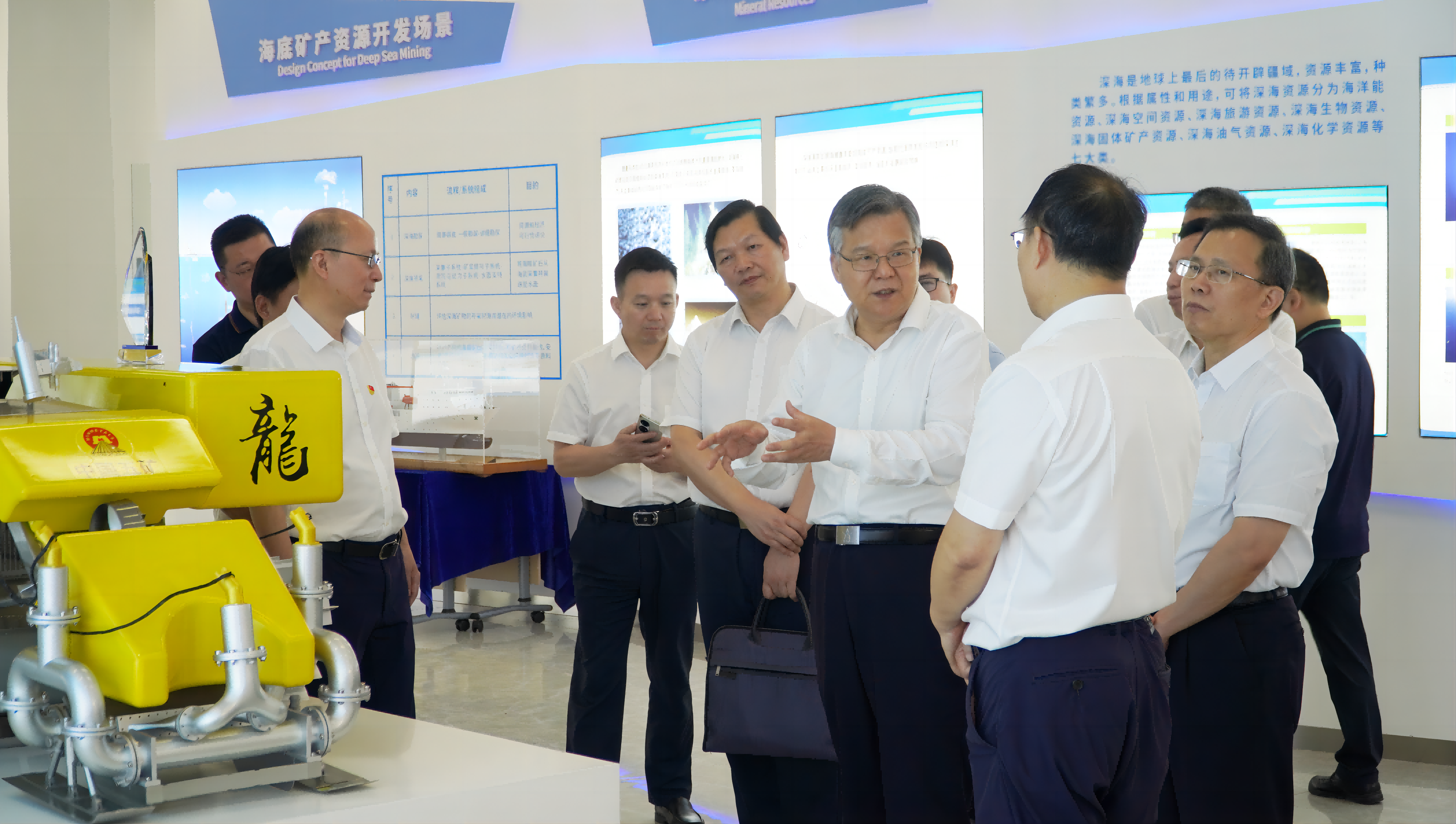 湖南省委常委、常務(wù)副省長李殿勛到長沙礦冶院調(diào)研